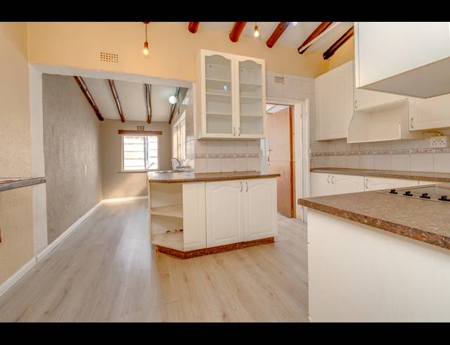 5 BEDROOM HOUSE FOR SALE IN WELTEVREDEN PARK